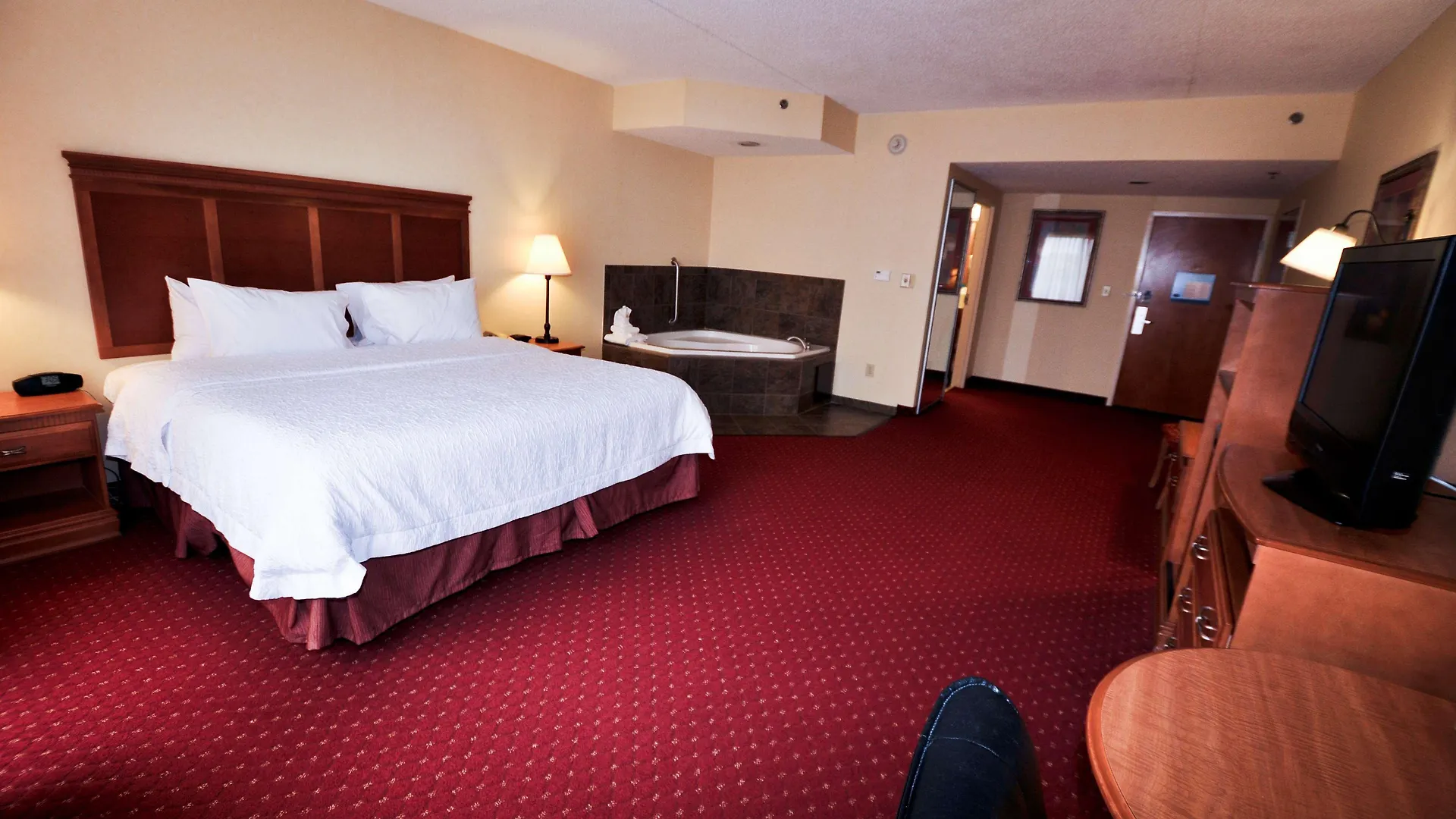 Hampton Inn & Suites Louisville East Hotel