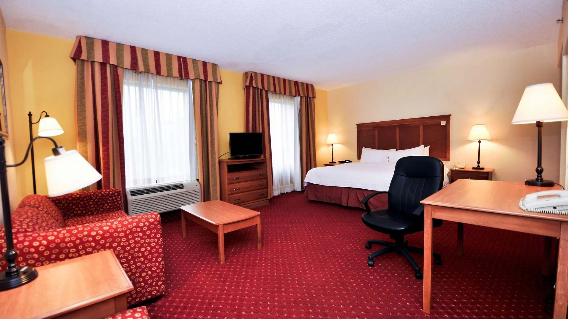 Hampton Inn & Suites Louisville East Hotel