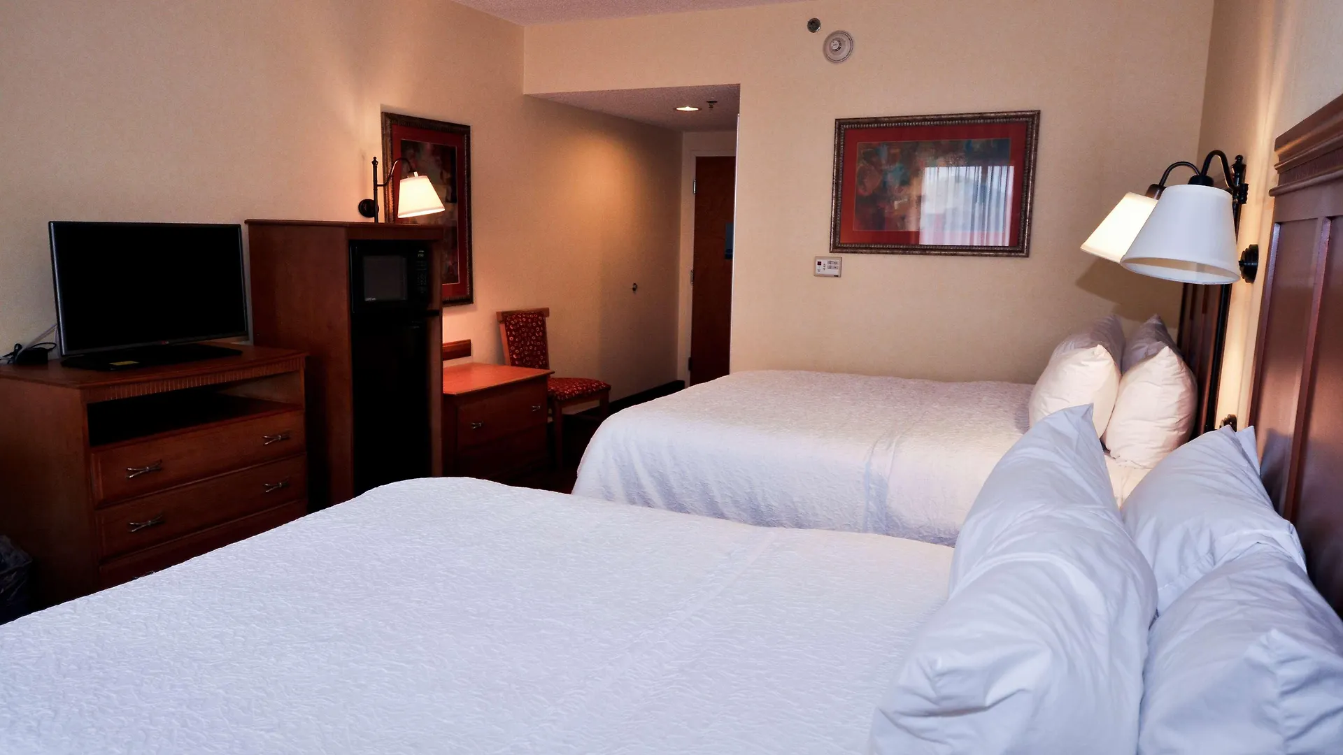 Hampton Inn & Suites Louisville East