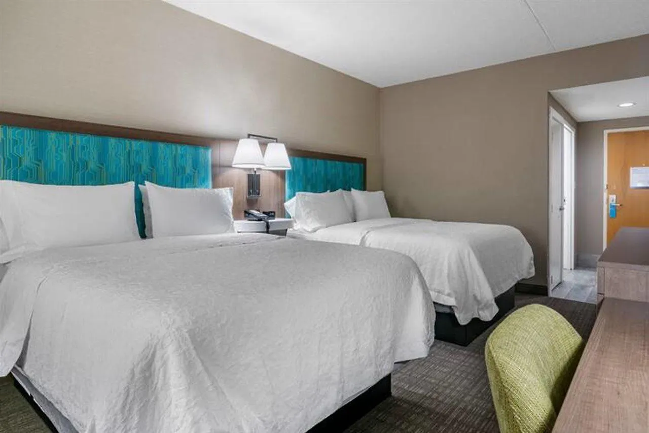 Hampton Inn & Suites Louisville East