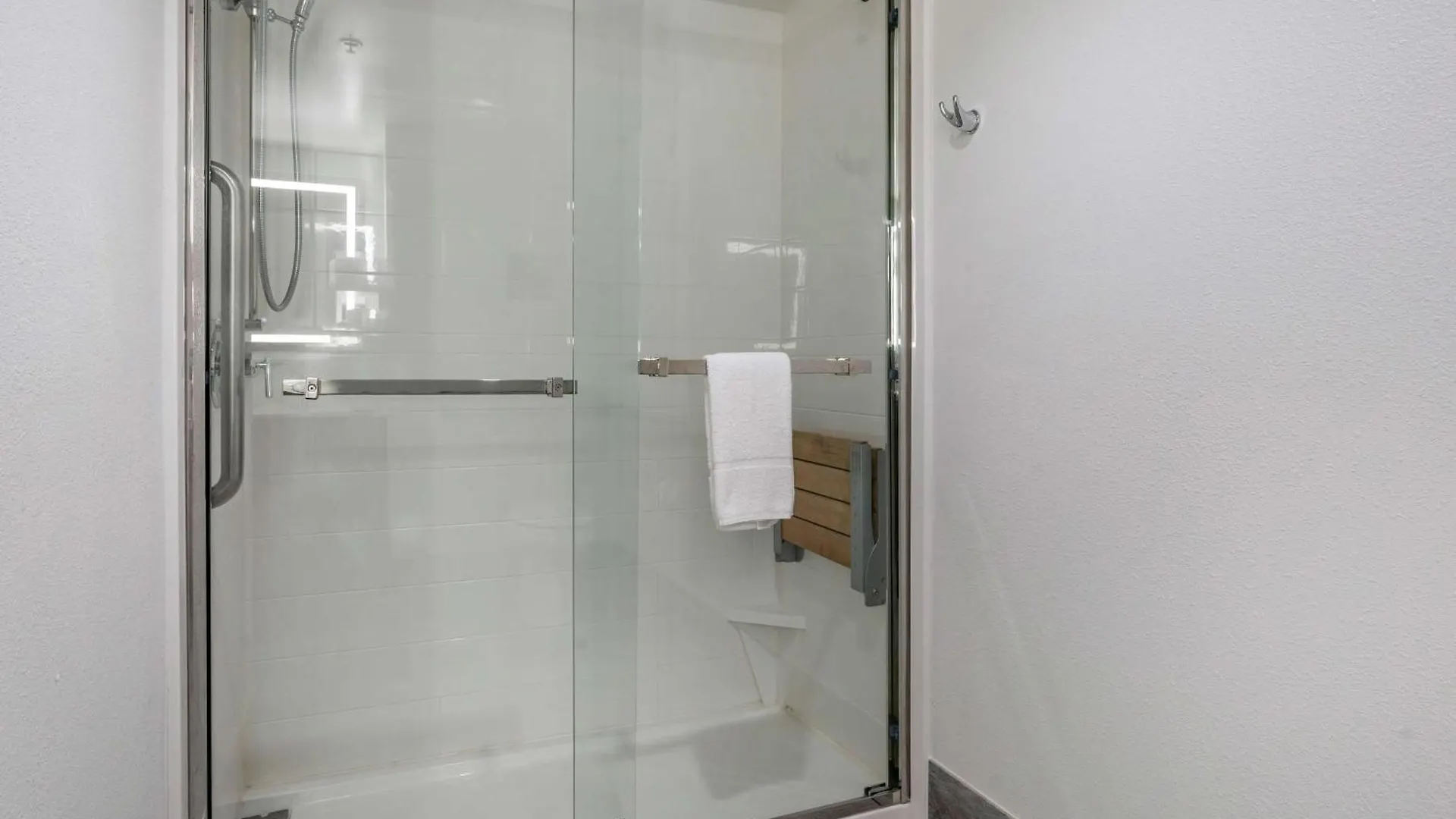 Hampton Inn & Suites Louisville East 3*,