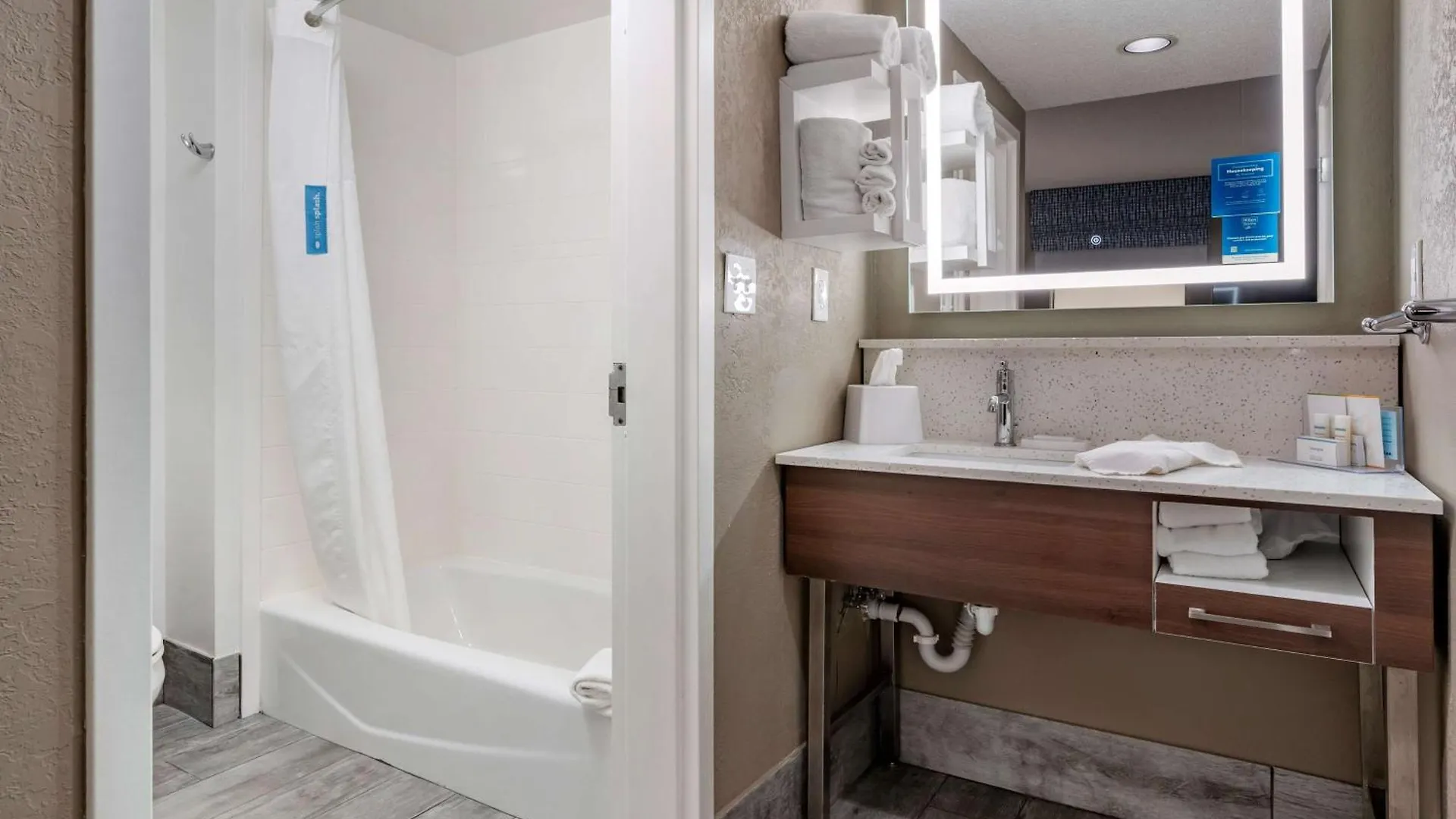 Hampton Inn & Suites Louisville East Hotel