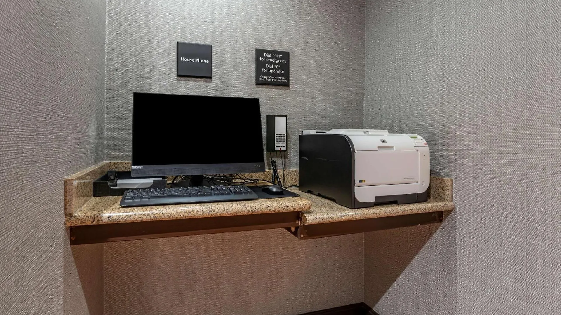 Hampton Inn & Suites Louisville East 3*,