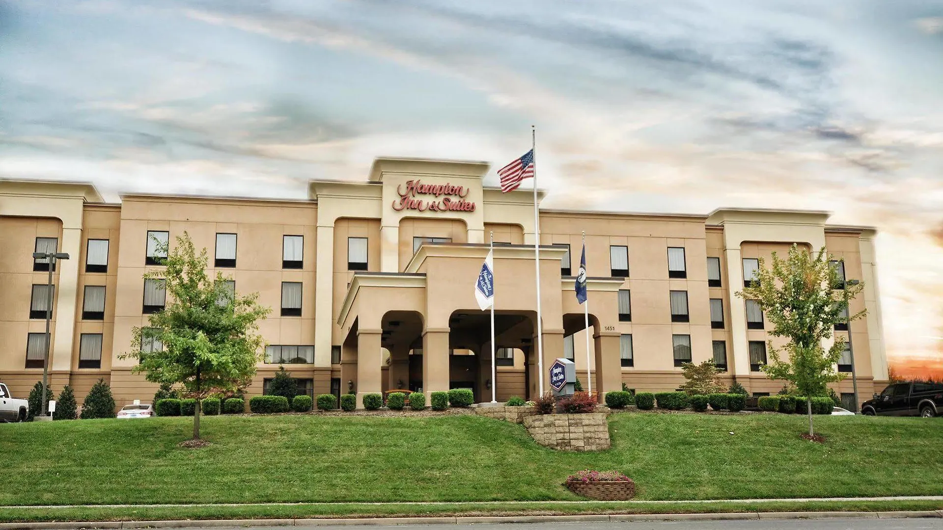 Hampton Inn & Suites Louisville East Hotel